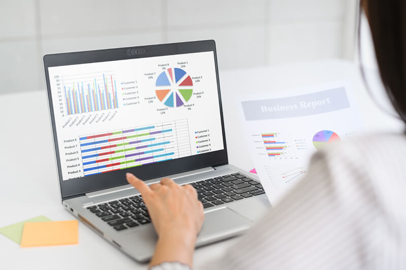 Customers: Relationships, Satisfaction and Target Groups